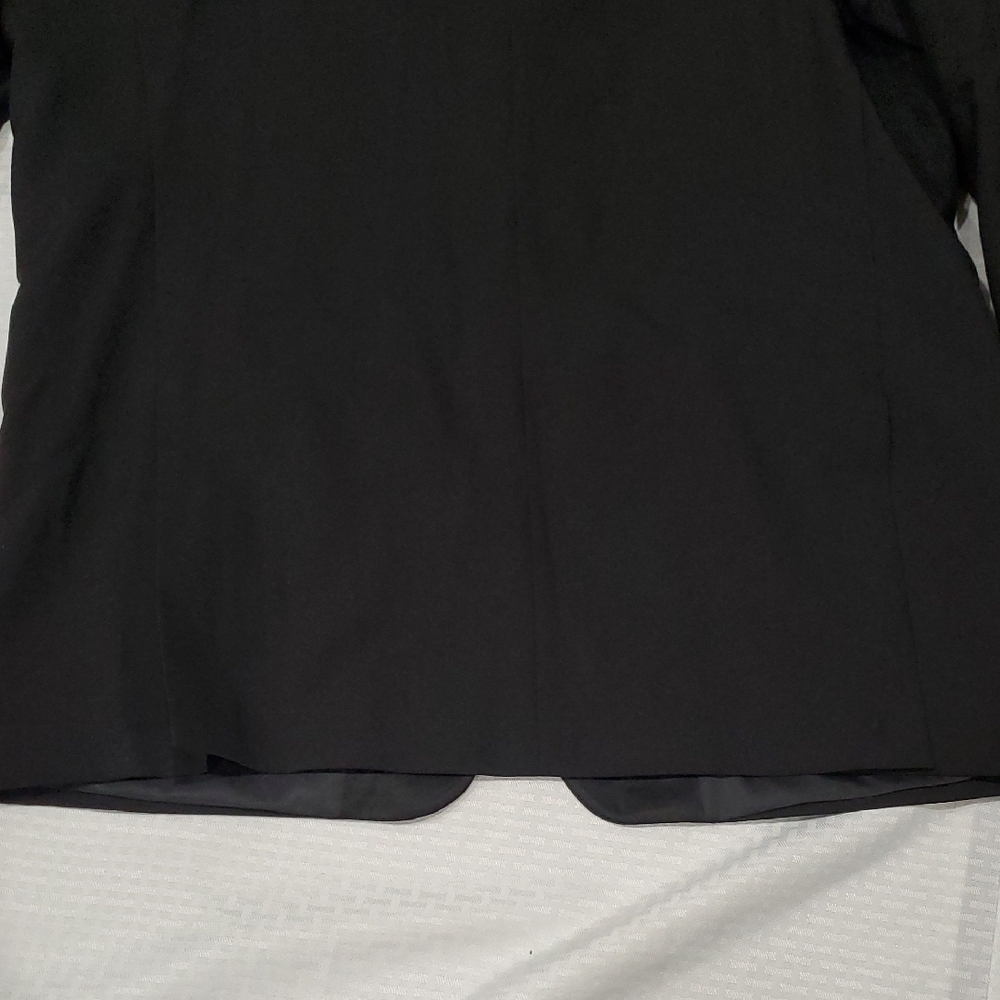 Gianni Vironi  Black Tuxedo Suit  with Tailored Fit and Versatile Style - Picture 8 of 16